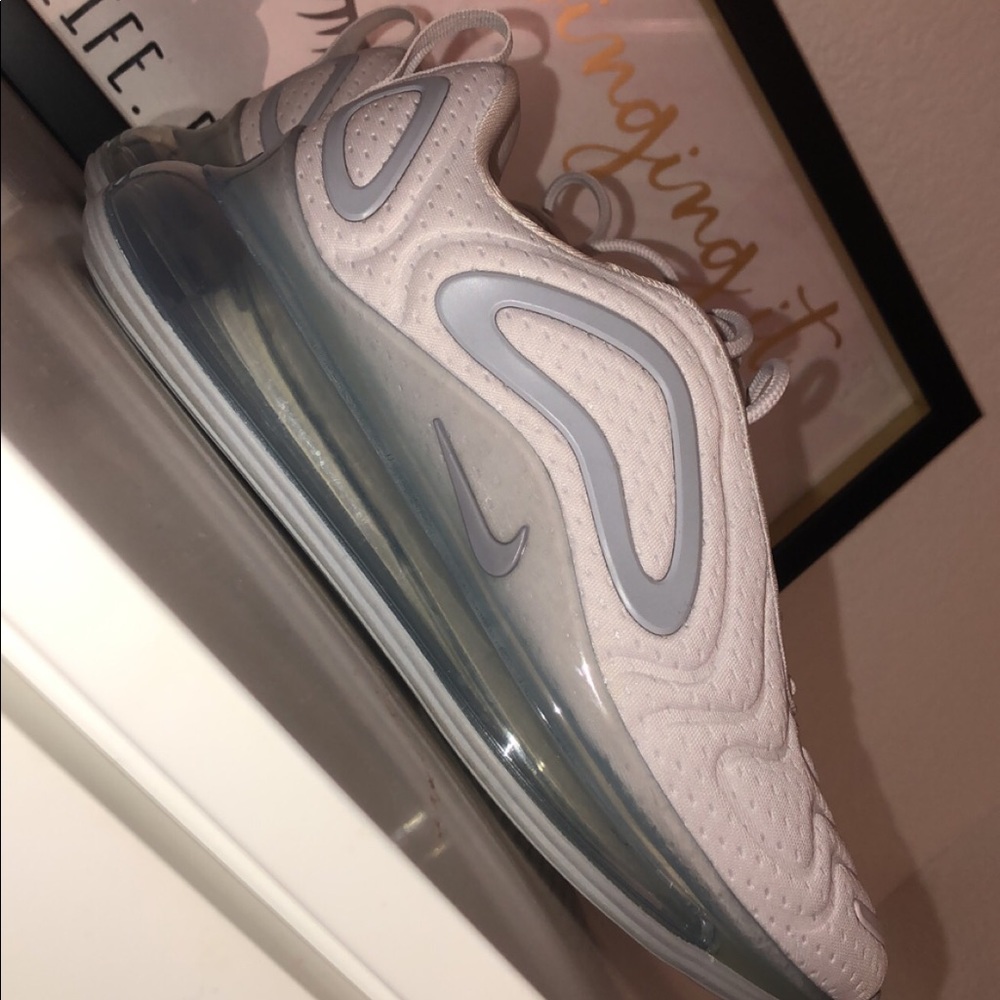 Women’s Nike air max 720, size 7.5